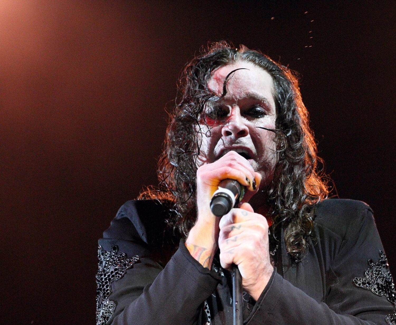 Ο Ozzy Osbourne δεν πτοείται από προβλήματα υγείας και ετοιμάζει νέο άλμπουμ και περιοδεία το 2024