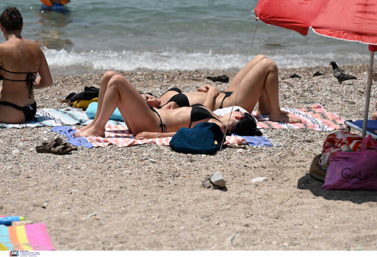 Γεμάτες παραλίες στη Θεσσαλονίκη για μπάνιο και ηλιοθεραπεία με τις ώρες - Οι βουτιές και τα παιχνίδια