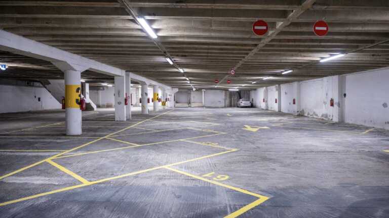 Εκατό νέες θέσεις στάθμευσης στο αναβαθμισμένο υπόγειο πάρκινγκ στην Πλατεία Κλαυθμώνος 