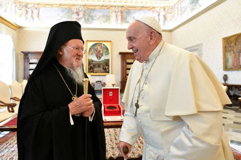 Πάπας Φραγκίσκος και Οικονομικός Πατριάρχης Βαρθολομαίος μαζί στο Βατικανό