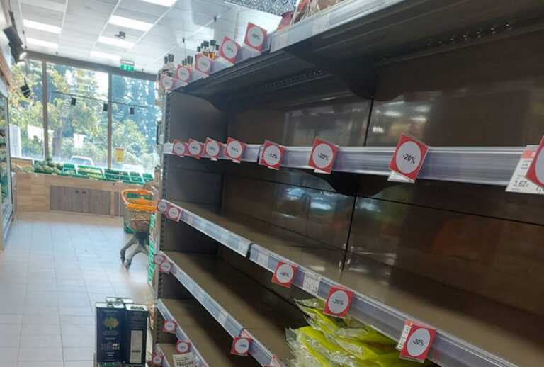 Άδεια ράφια σε σούπερ μάρκετ της Λάρισας με ελλείψεις σε τρόφιμα, φάρμακα και καύσιμα - Νέες εικόνες