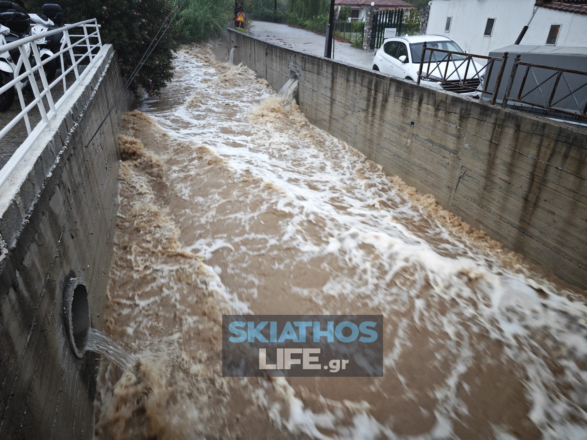 Κακοκαιρία Daniel: Απαγόρευση κυκλοφορίας στη Σκιάθο