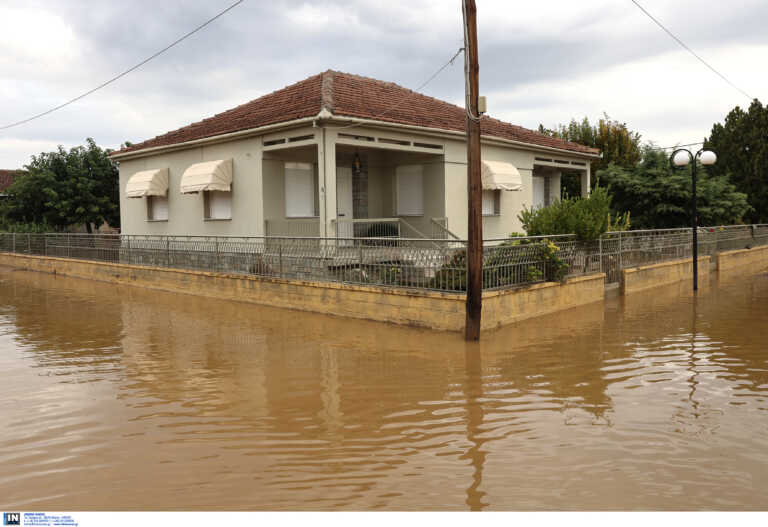 Φωτορεπορτάζ από το Σωτήριο στη Λάρισα που παραμένει πλημμυρισμένο από τη σαρωτική κακοκαιρία