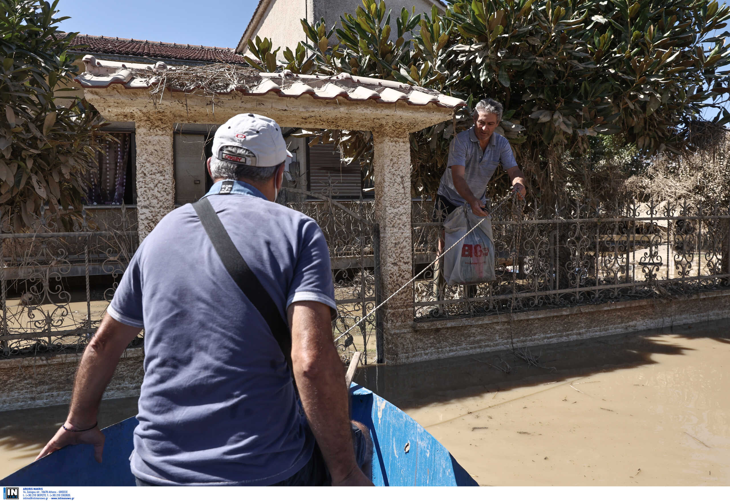 Θεσσαλία: Νεκροταφείο ζώων ο κάμπος – Ανησυχία για τη δημόσια υγεία, συνεχίζεται η μάχη με τις λάσπες