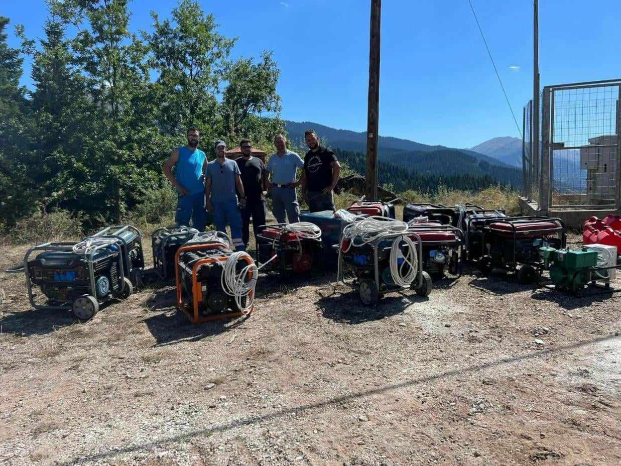 Κακοκαιρία – Τρίκαλα: Μεγάλη επιχείρηση για τροφοδότηση ρεύματος με γεννήτριες σε ορεινά χωριά