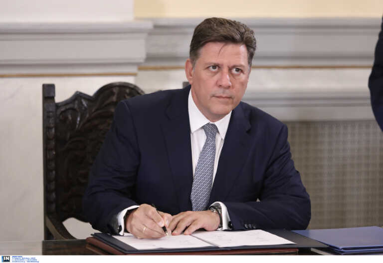 Παραιτήθηκε ο Βαρβιτσιώτης - «Η πολιτική μου διαδρομή και η προσωπική μου αξιοπρέπεια επιβάλλουν να μην παραμείνω στη θέση του Υπουργού Ναυτιλίας»