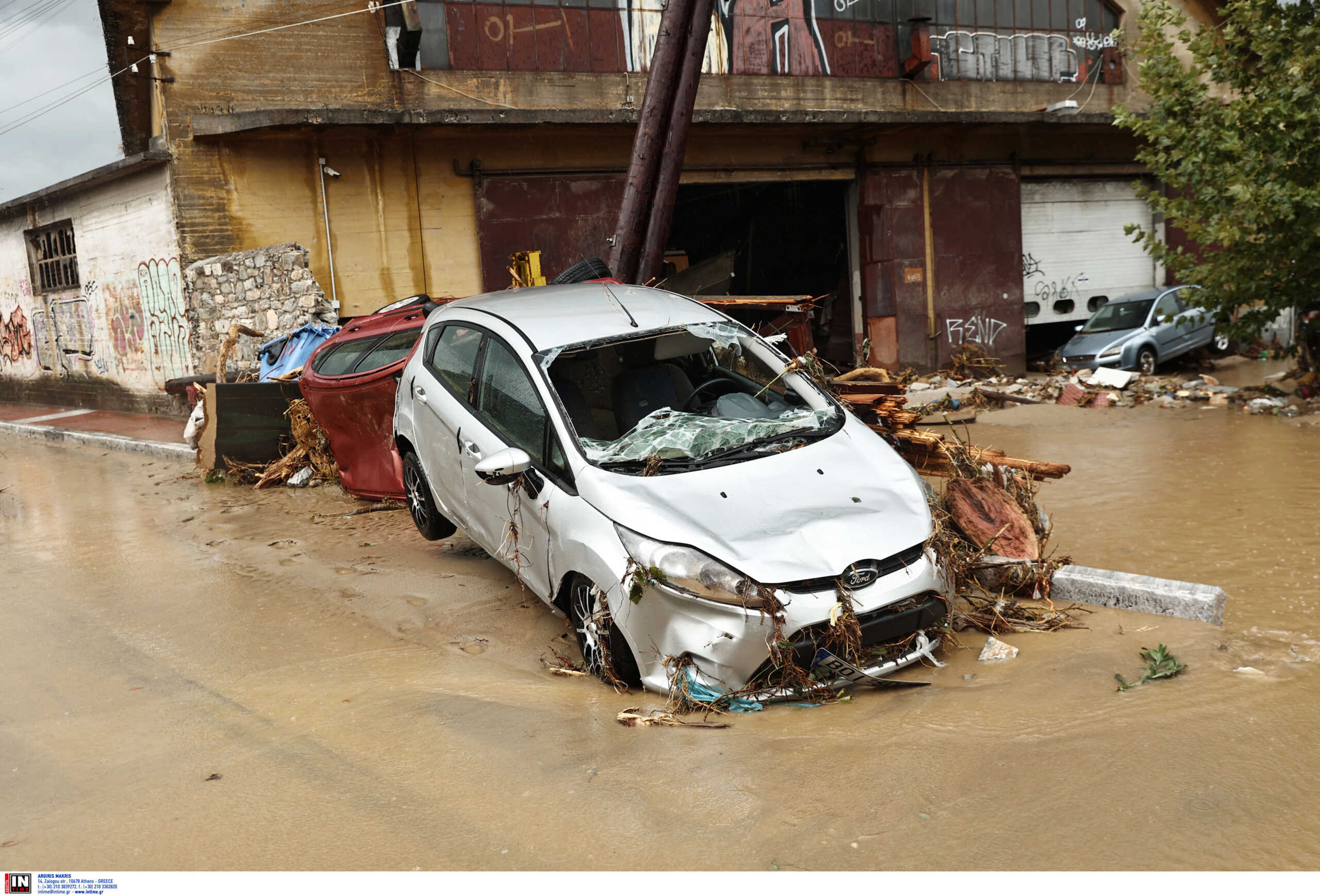 Κακοκαιρία Daniel – Βόλος: Πλιάτσικο σε πλημμυρισμένα σπίτια