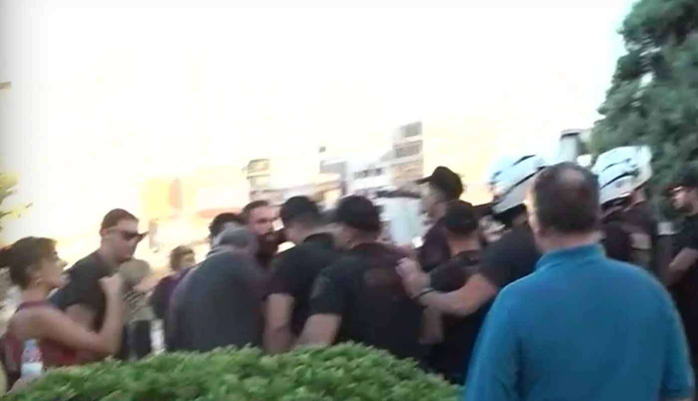 Κακοκαιρία – Βόλος: Ένταση έξω από το δημαρχείο με εξοργισμένους πολίτες