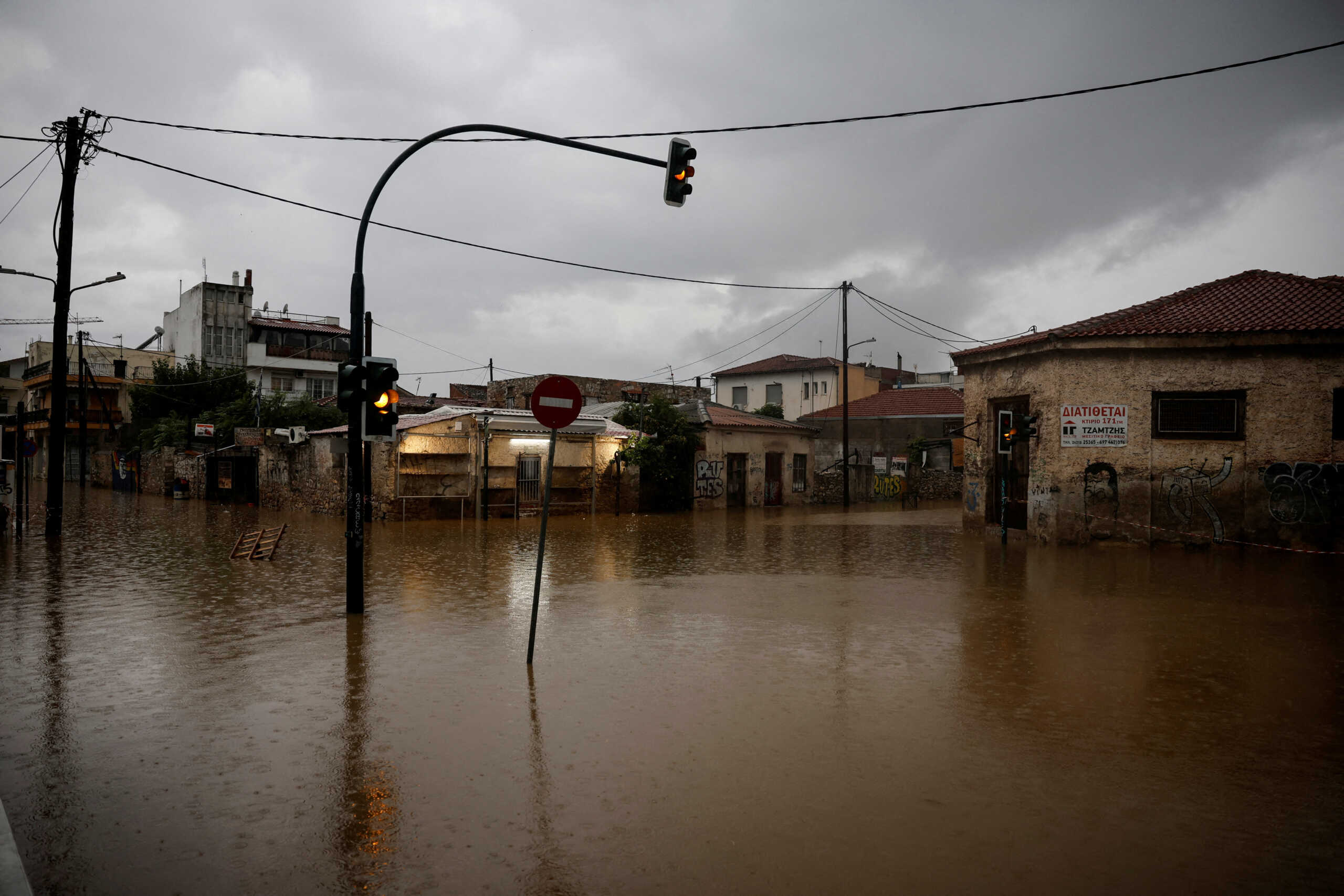 Κακοκαιρία Elias: «Σαρώνουν» και σήμερα οι καταιγίδες – Βροχοπτώσεις κατηγορίας 3 και στην Αθήνα