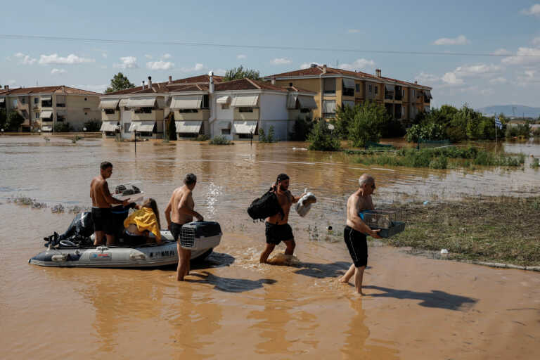 Οι πλημμύρες δημιούργησαν νέα κοίτη του Πηνειού στη Λάρισα - Βιβλική καταστροφή στα Τρίκαλα