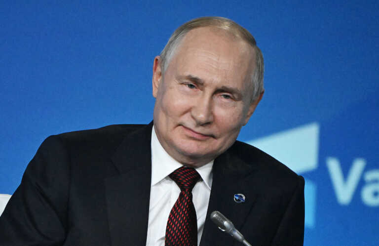 Ο Βλαντιμίρ Πούτιν κατηγορεί τις ΗΠΑ για το χάος και τον όλεθρο στη Μέση Ανατολή