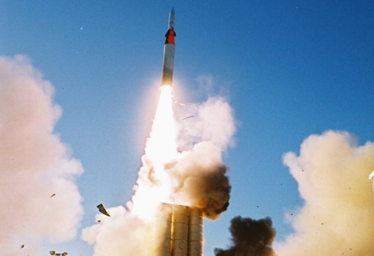 Πόλεμος στο Ισραήλ: Χρησιμοποιήθηκε για πρώτη φορά το σύστημα Arrow – Aναχαίτισε πύραυλο από την Ερυθρά Θάλασσα