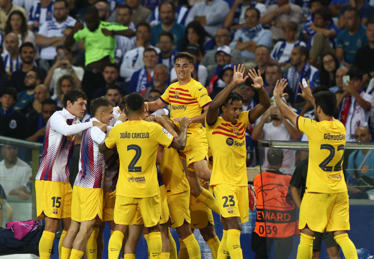 Soccer Football - Champions League - Group H - FC Porto v FC Barcelona - Estadio do Dragao, Porto, Portugal - October 4, 2023 FC Barcelona's Ferran Torres celebrates scoring their first goal with teammates REUTERS