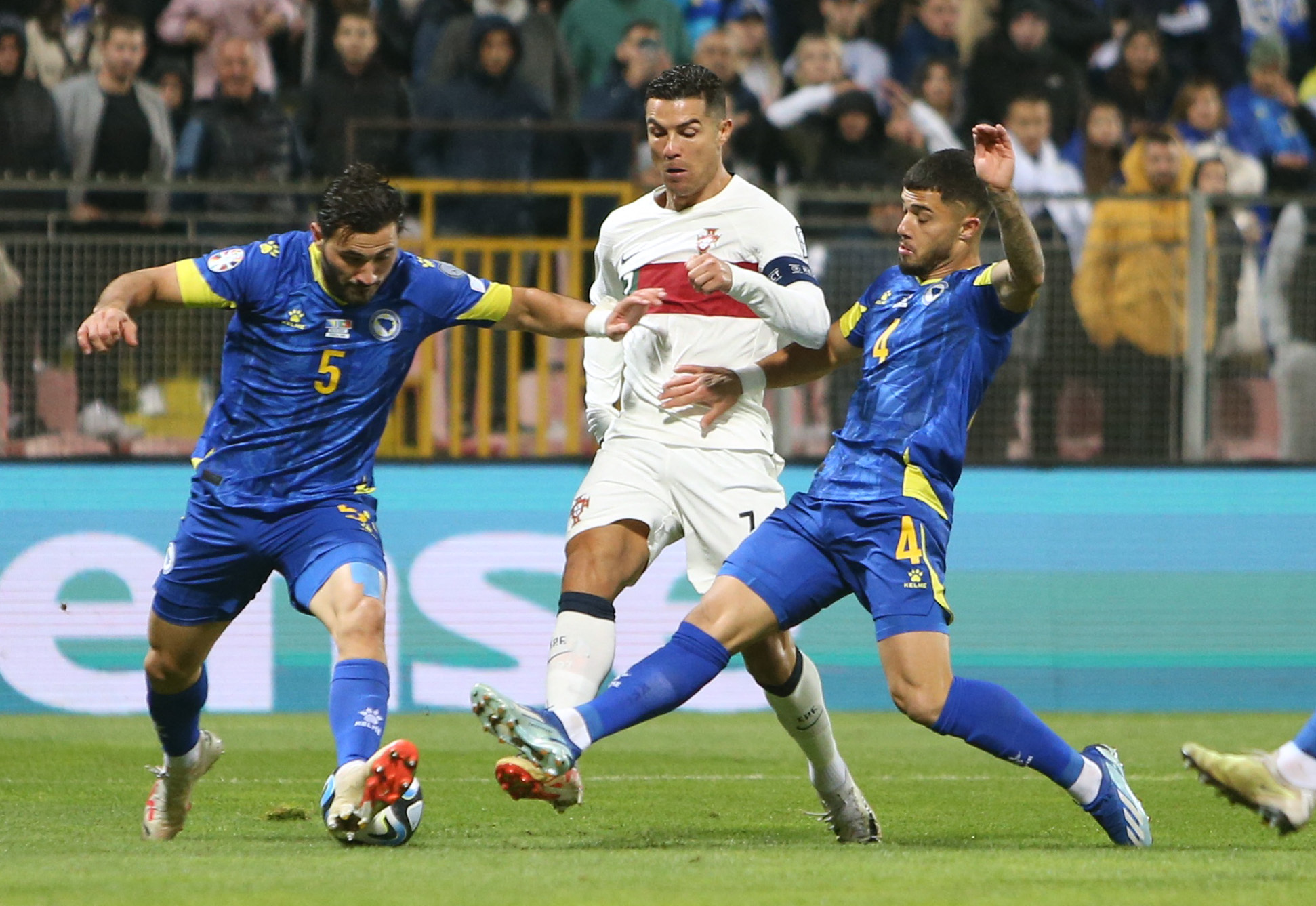 Soccer Football - Euro 2024 Qualifier - Group J - Bosnia and Herzegovina v Portugal - Bilino Polje, Zenica, Bosnia and Herzegovina - October 16, 2023 Portugal's Cristiano Ronaldo in action with Bosnia and Herzegovina's Sead Kolasinac and Jusuf Gazibegovic REUTERS
