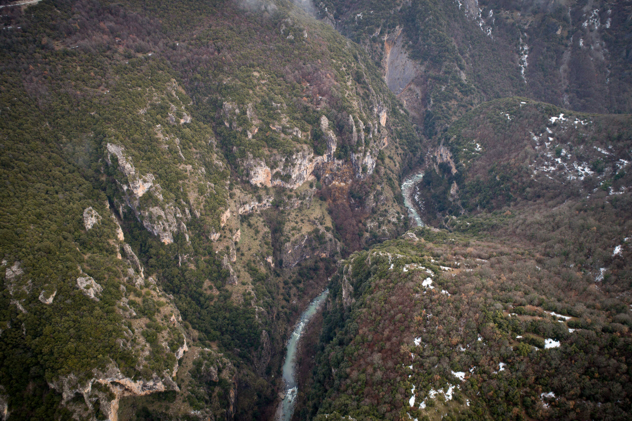Γοργοπόταμος: Βρέθηκε το ζευγάρι Ελβετών που έκανε κατάβαση στο φαράγγι – Επιχείρηση για να τους φτάσει η ΕΜΑΚ