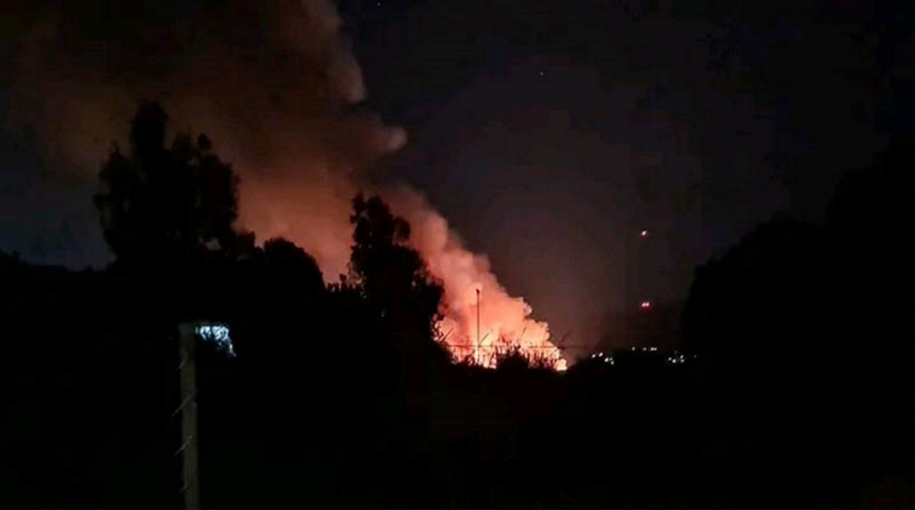 Φωτιά στο Μαραθώνα: Φούντωσαν οι φλόγες μόλις σταμάτησαν να πετούν τα πυροσβεστικά