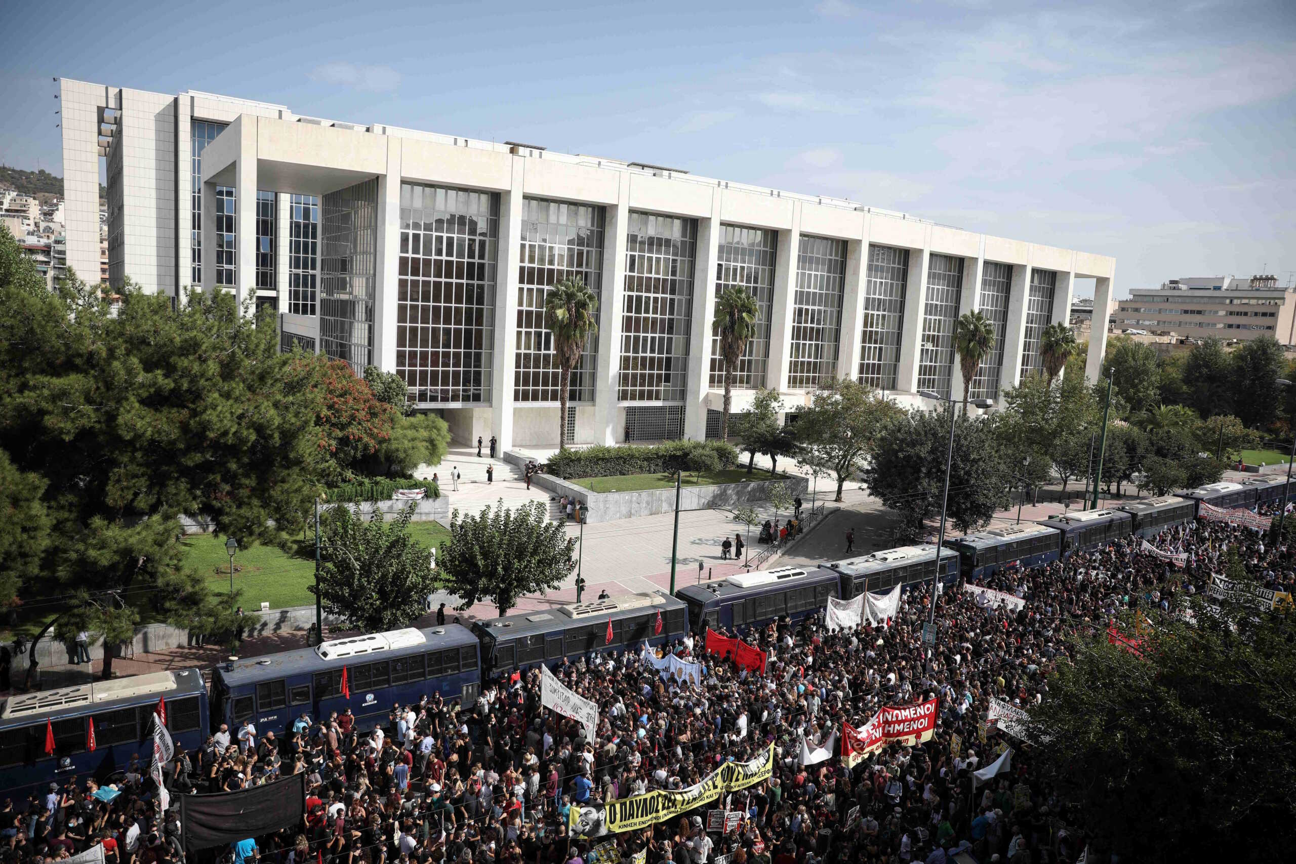 Σαν σήμερα 7 Οκτωβρίου η Χρυσή Αυγή καταδικάζεται ως εγκληματική οργάνωση