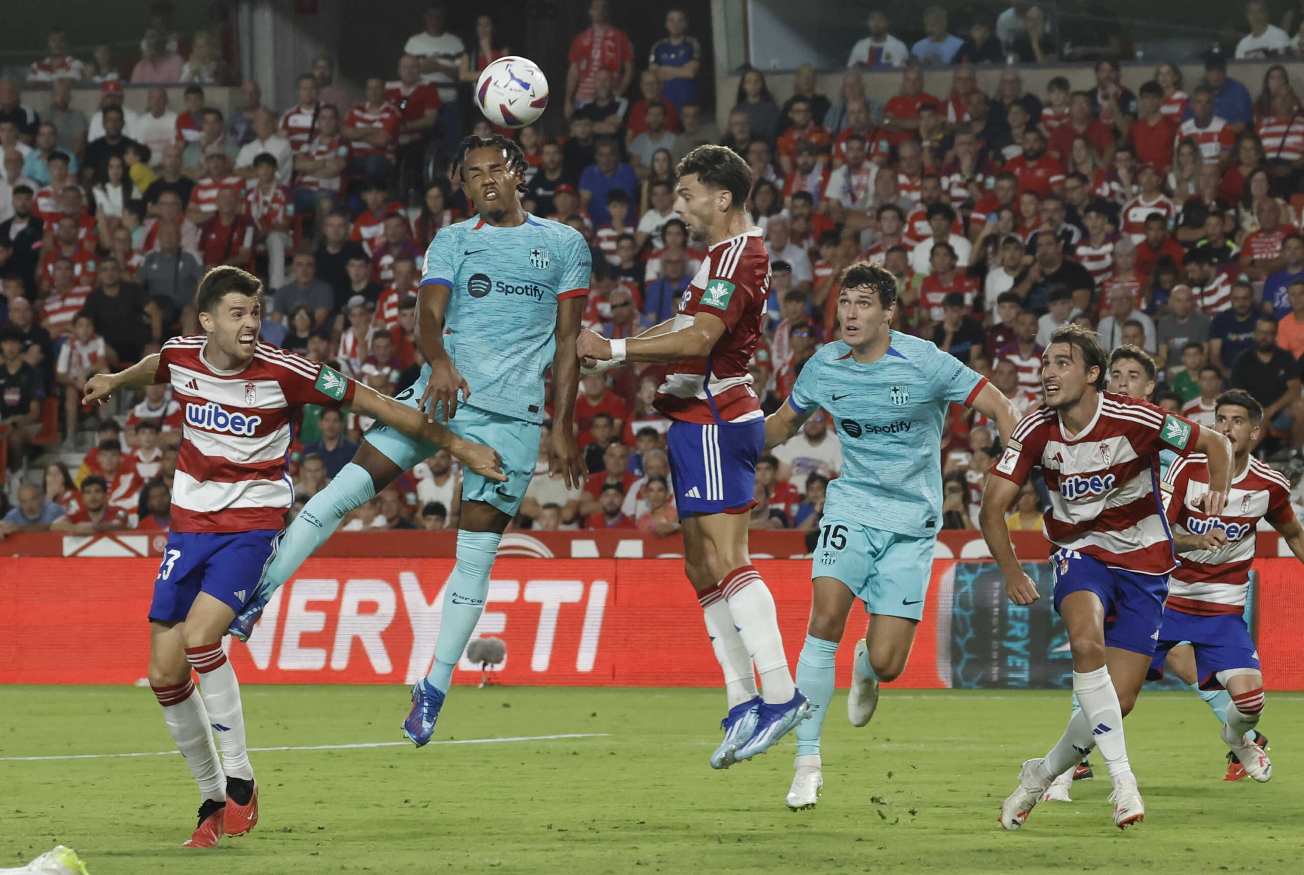 Soccer Football - LaLiga - Granada v FC Barcelona - Nuevo Estadio de Los Carmenes, Granada, Spain - October 8, 2023 FC Barcelona's Jules Kounde in action REUTERS