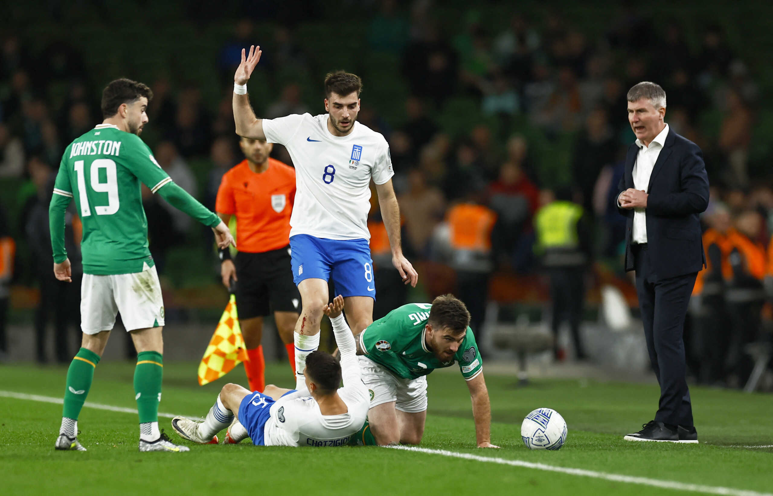 Soccer Football - Euro 2024 Qualifier - Group B - Republic of Ireland v Greece - Aviva Stadium, Dublin, Ireland - October 13, 2023 Greece's Anastasios Chatzigiovanis and Fotis Ioannidis in action with Republic of Ireland's Ryan Manning as coach Stephen Kenny reacts REUTERS
