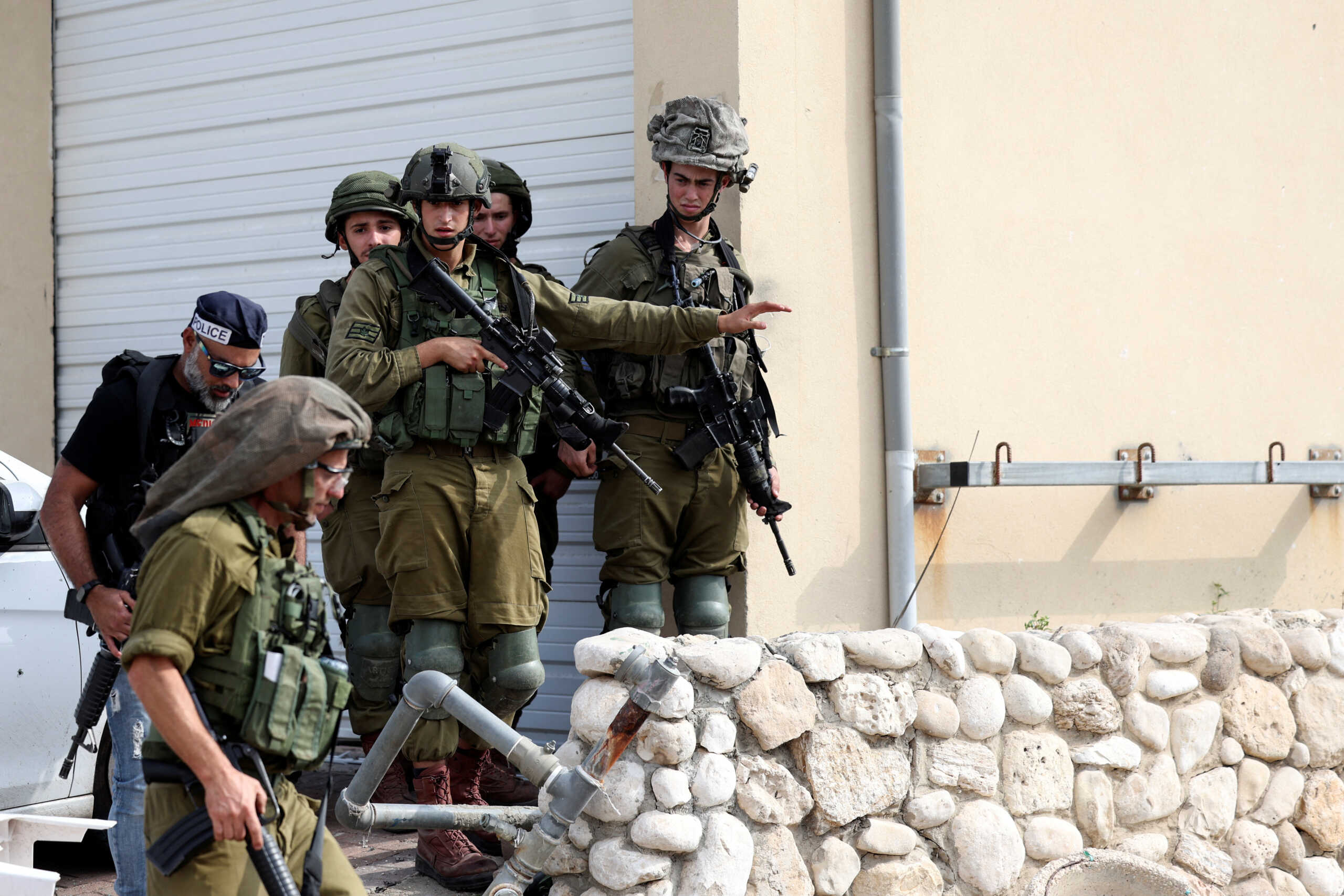 Πόλεμος στο Ισραήλ: Ο στρατός απομακρύνει τους κατοίκους από οικισμούς στα σύνορα με τη Γάζα