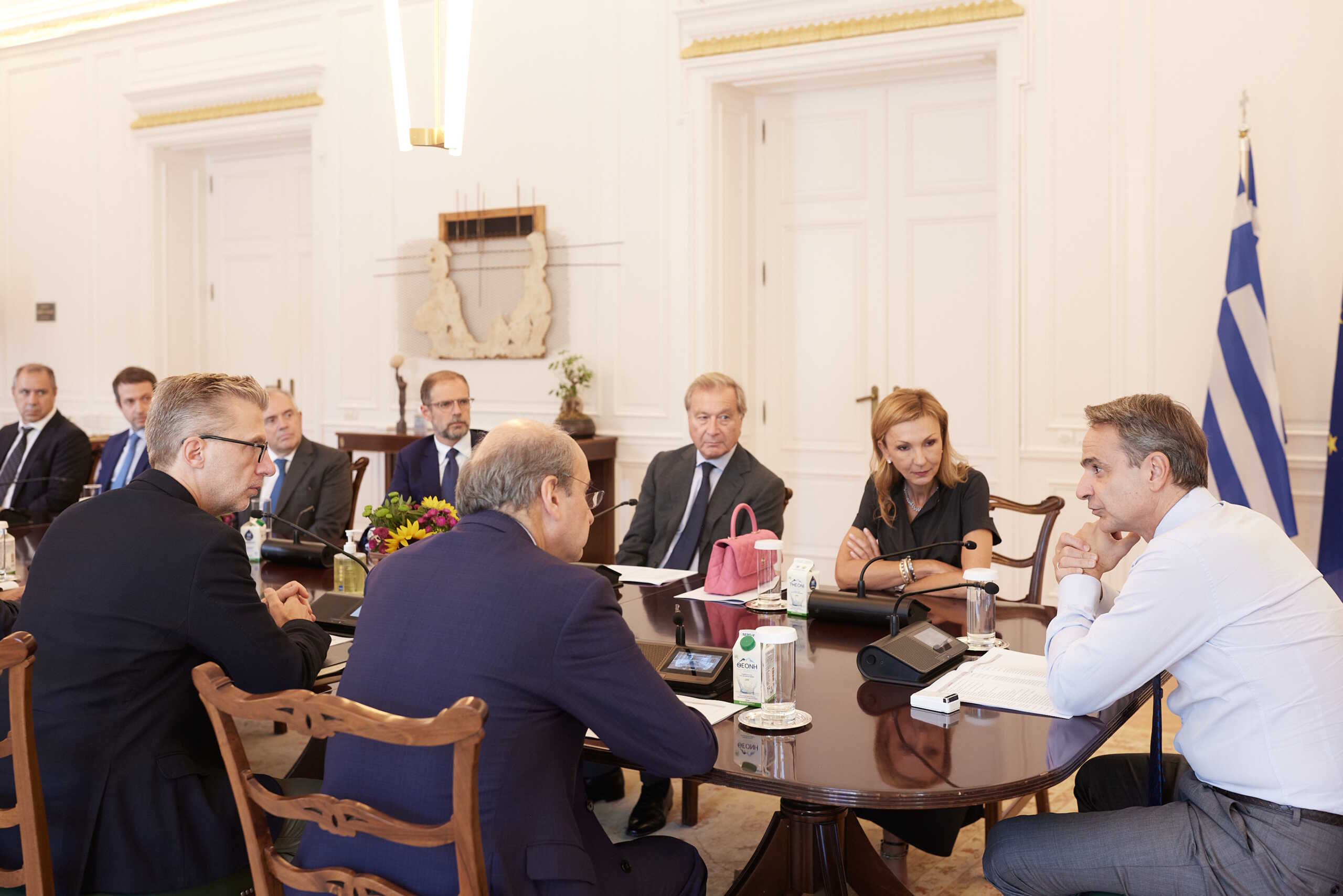 Ο Πρωθυπουργός Κυριάκος Μητσοτάκης συναντήθηκε σήμερα με το προεδρείο της Ένωσης Ελλήνων Εφοπλιστών, στο Μέγαρο Μαξίμου.  Τετάρτη 11 Οκτωβρίου 2023  (ΔΗΜΗΤΡΗΣ ΠΑΠΑΜΗΤΣΟΣ