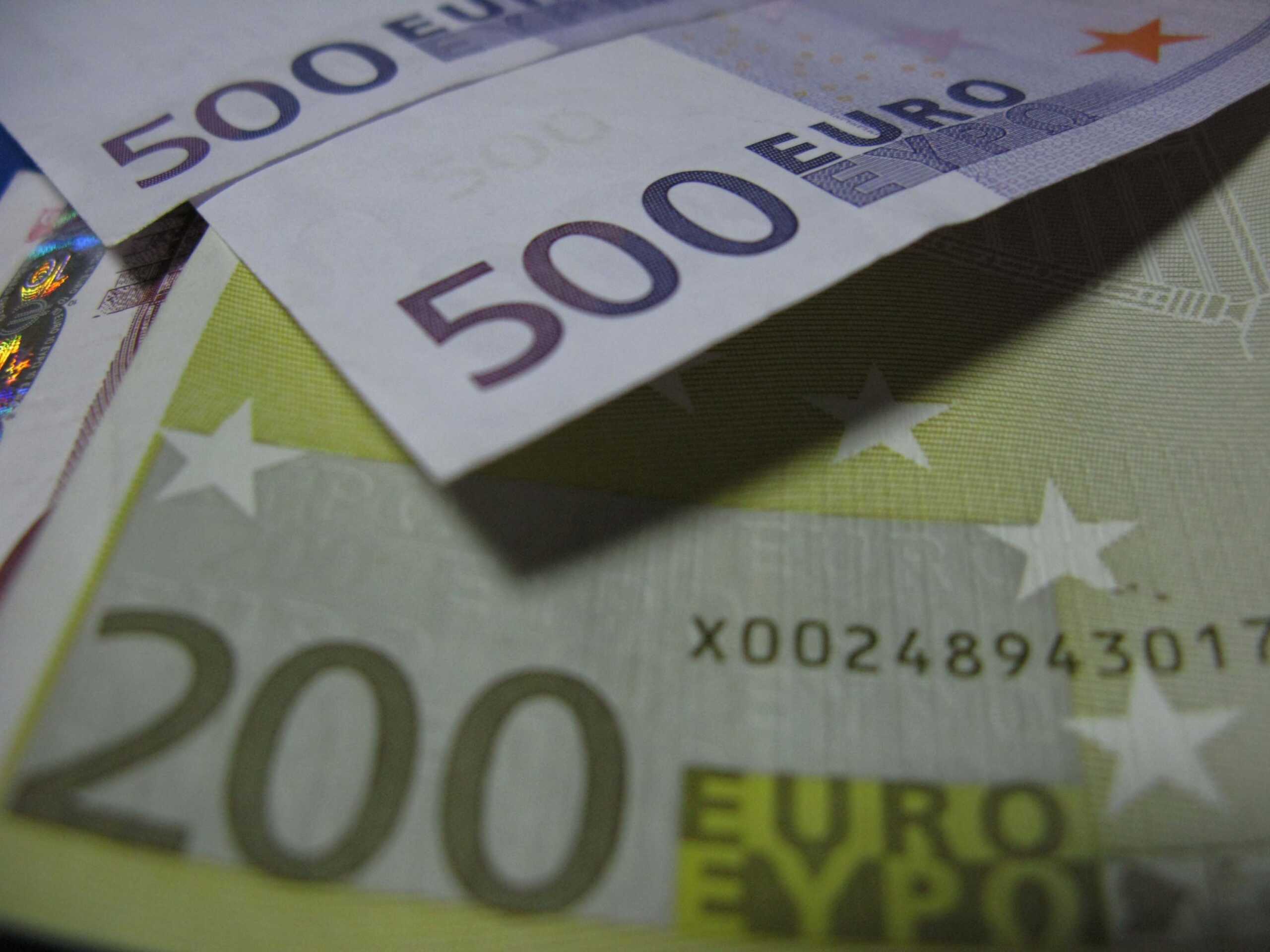 ΔΥΠΑ: Ποιοι εργαζόμενοι δικαιούνται επίδομα 240 ευρώ μαζί με το μισθό τους