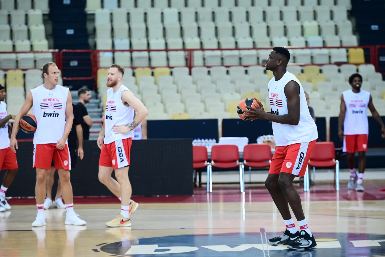 Ολυμπιακός – Μπαρτσελόνα: Με Φαλ, Μπραζντέικις και απουσίες στο ματς του ΣΕΦ