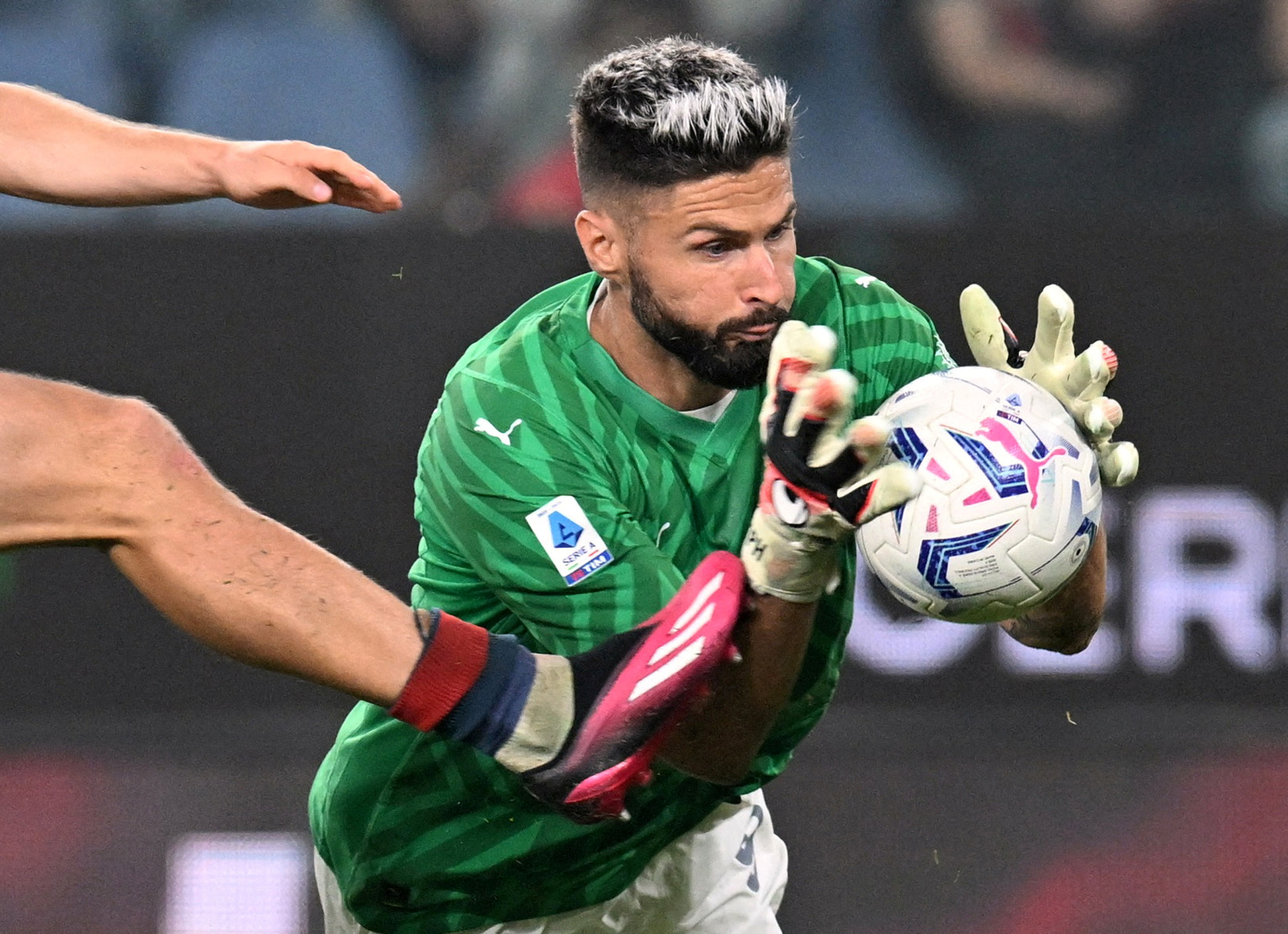 Soccer Football - Serie A - Genoa v AC Milan - Stadio Comunale Luigi Ferraris, Genoa, Italy - October 7, 2023 AC Milan's Olivier Giroud makes a save after going in goal to replace Mike Maignan who was sent off  REUTERS
