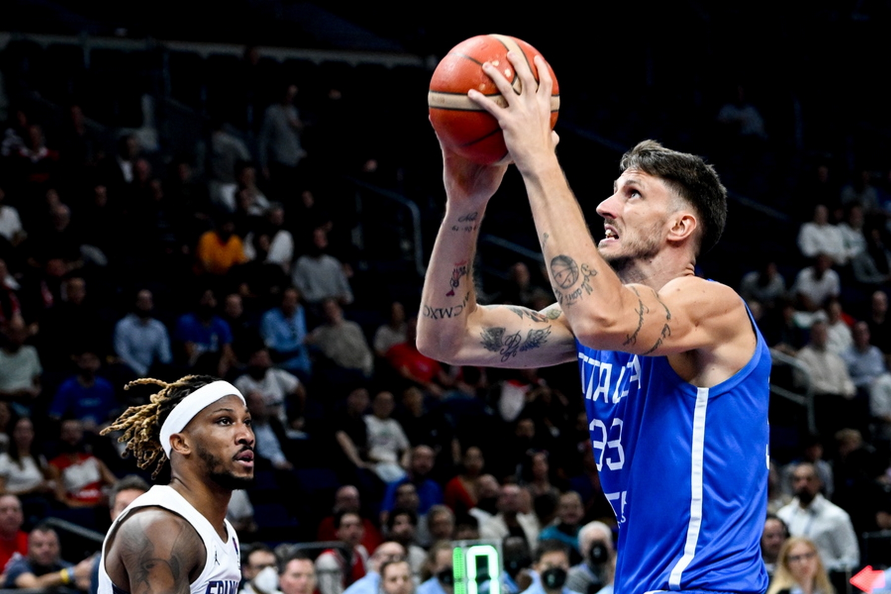 epa10183849 Achille Polonara of Italy in action during the FIBA EuroBasket 2022 Quarter Finals match between Italy and France at EuroBasket Arena in Berlin, Germany, 14 September 2022.  EPA