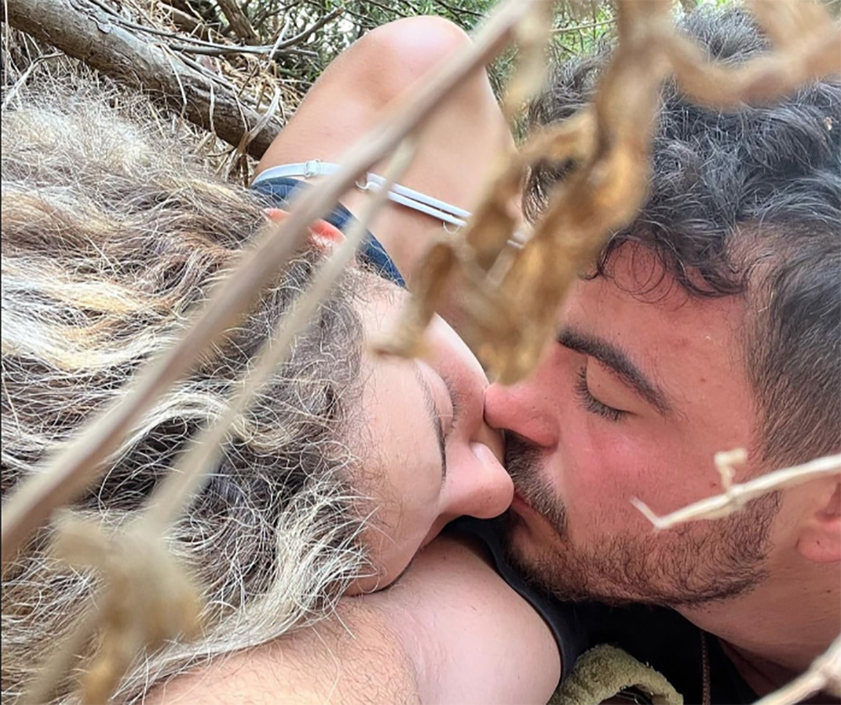 Πόλεμος στο Ισραήλ: «Θέλαμε να θυμόμαστε ότι επιβιώσαμε», δήλωσε το ζευγάρι που τράβηξε τη selfie με το φιλί