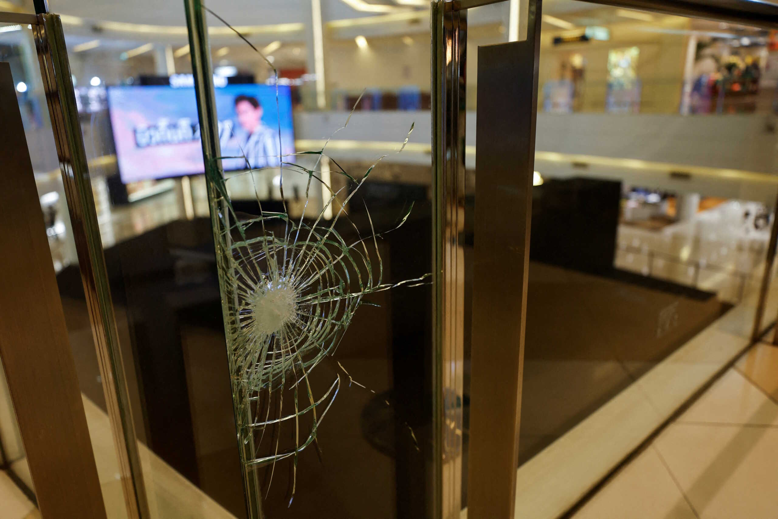 Μακελειό στην Ταϊλάνδη: «Άκουγα φωνές» λέει ο 14χρονος δράστης της επίθεσης σε εμπορικό κέντρο της Μπανγκόκ