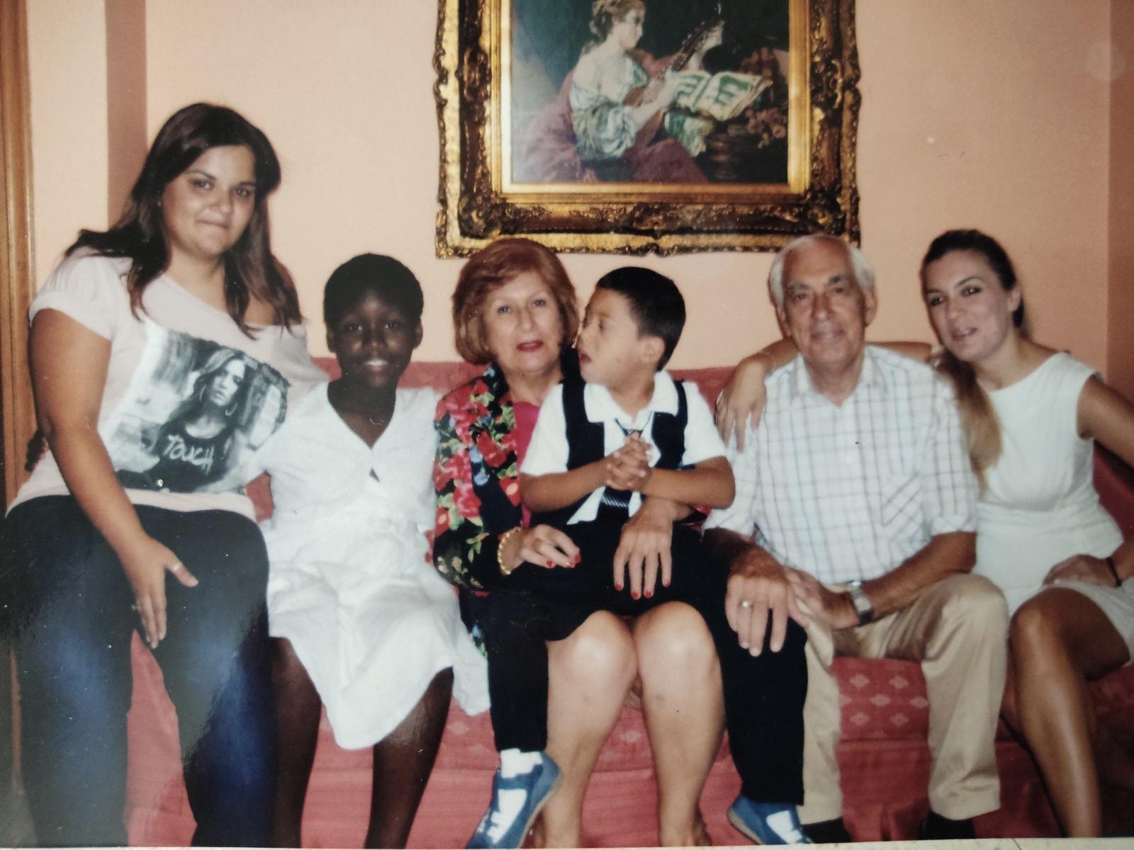 Θεσσαλονίκη: Έγινε ανάδοχη μητέρα σε πέντε παιδιά, υιοθέτησε ένα κι ανέλαβε ένα ακόμα με αναπηρίες