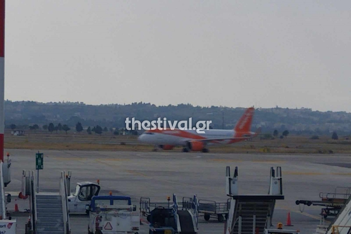 Θεσσαλονίκη: Αεροσκάφος έκανε αναγκαστική προσγείωση – Μία 18χρονη έπαθε κρίση επιληψίας