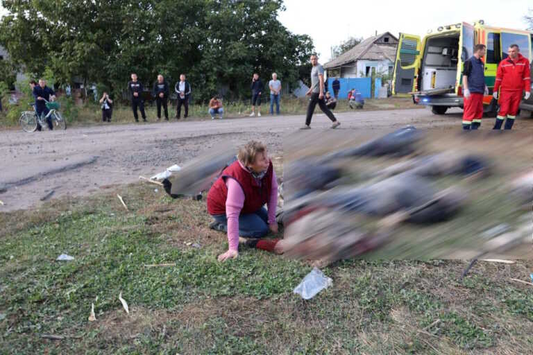 Ουκρανία: Ρωσικό χτύπημα σε καφενείο και κατάστημα τροφίμων του Χαρκόβου – Τουλάχιστον 49 νεκροί