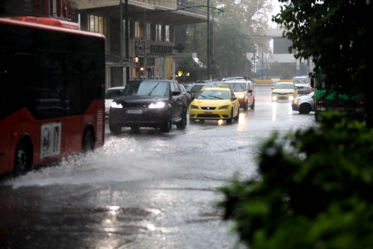 Καιρός αύριο: Βουτιά της θερμοκρασίας και μποφόρ - Πού θα πέσουν βροχές και  καταιγίδες