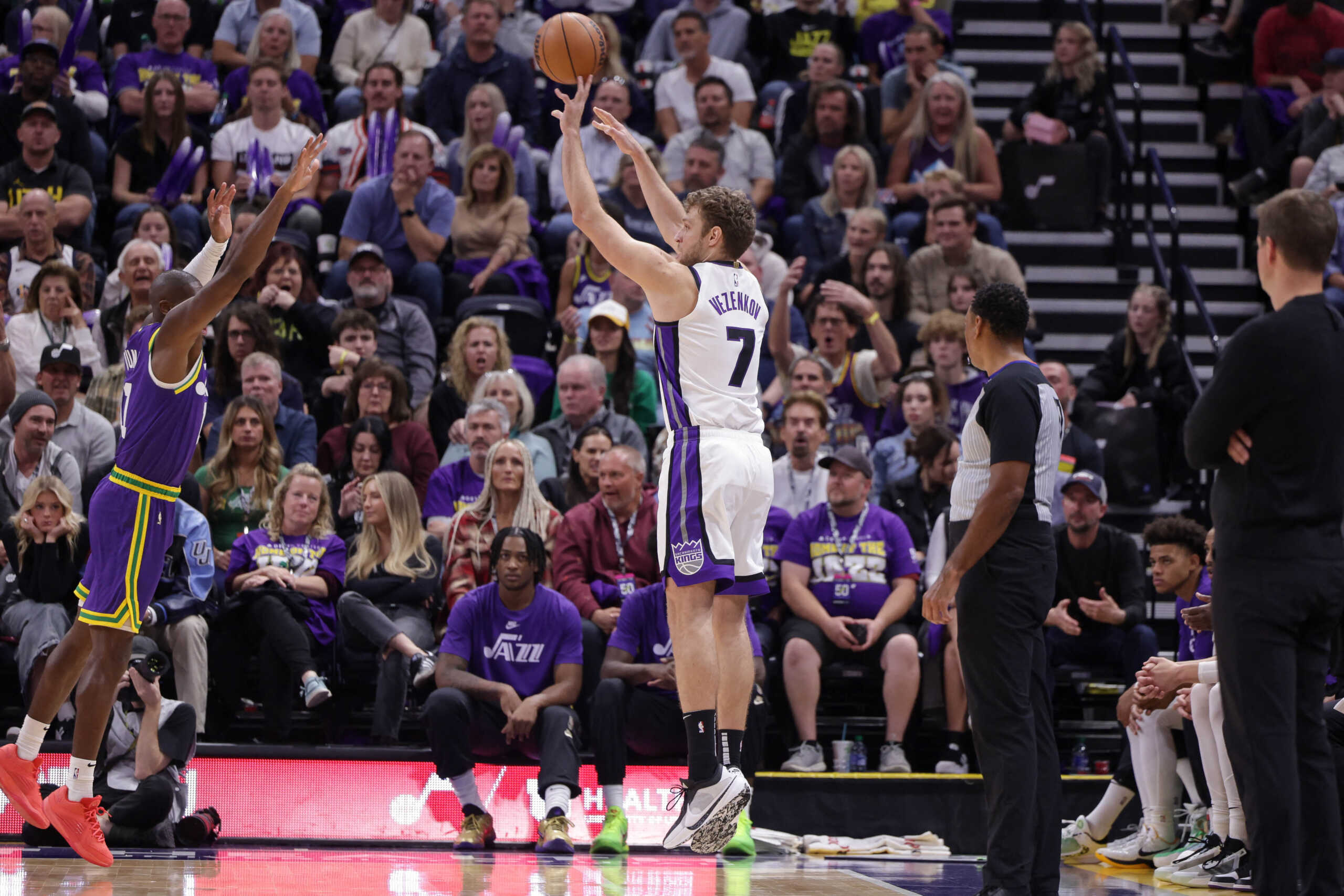 Oct 25, 2023; Salt Lake City, Utah, USA;  Sacramento Kings forward Sasha Vezenkov (7) shoots an open jumpsuit during the second half against the Utah Jazz at Delta Center. Mandatory Credit: Chris Nicoll-USA TODAY Sports