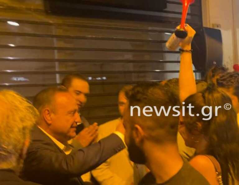 Πανηγυρισμοί με κόρνες για τη νίκη του Στέλιου Αγγελούδη στη Θεσσαλονίκη