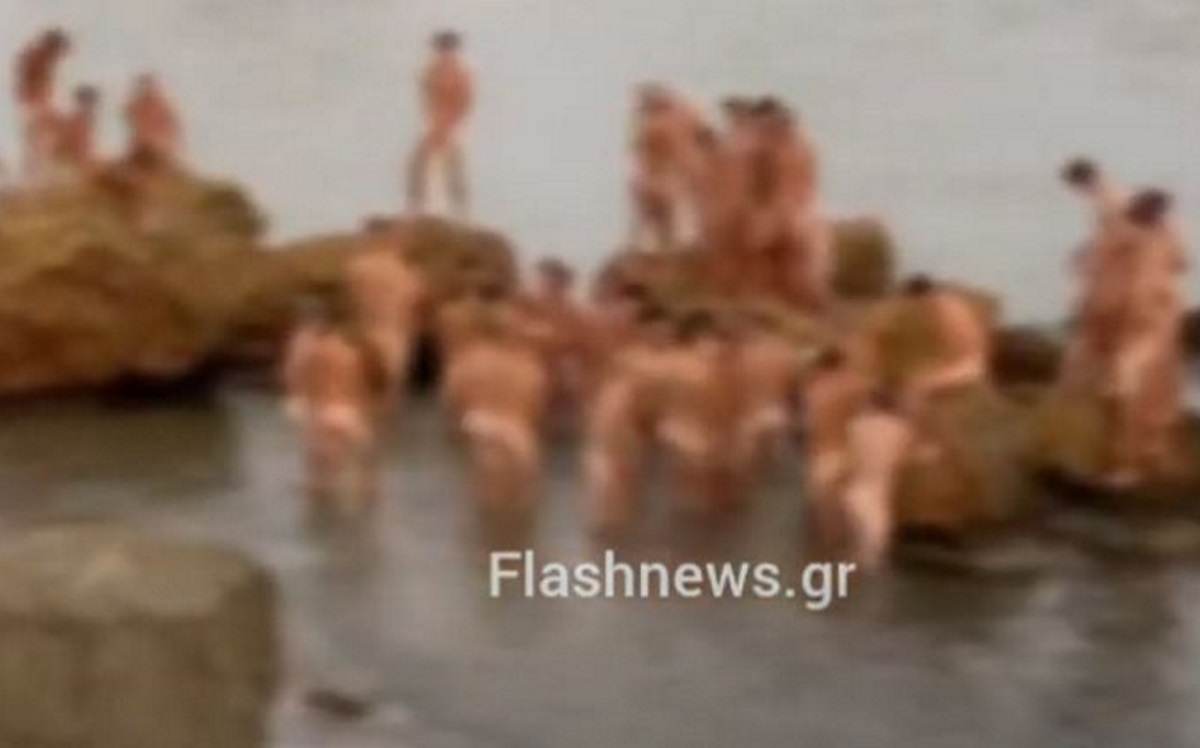 Χανιά: 40 άνδρες έμειναν ολόγυμνοι στην παραλία των Αγίων Αποστόλων
