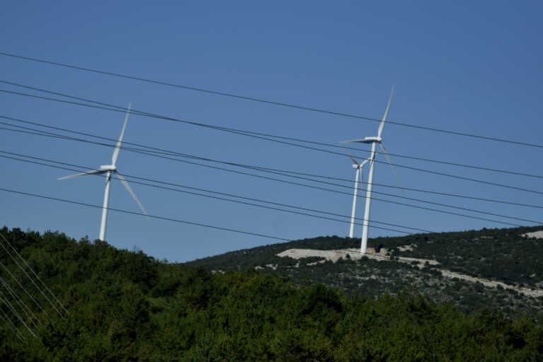 «Πράσινο φως» της Κομισιόν για τις ανανεώσιμες πηγές ενέργειας - Στόχος  να φτάσει το 42,5% το μερίδιο τους στην κατανάλωση