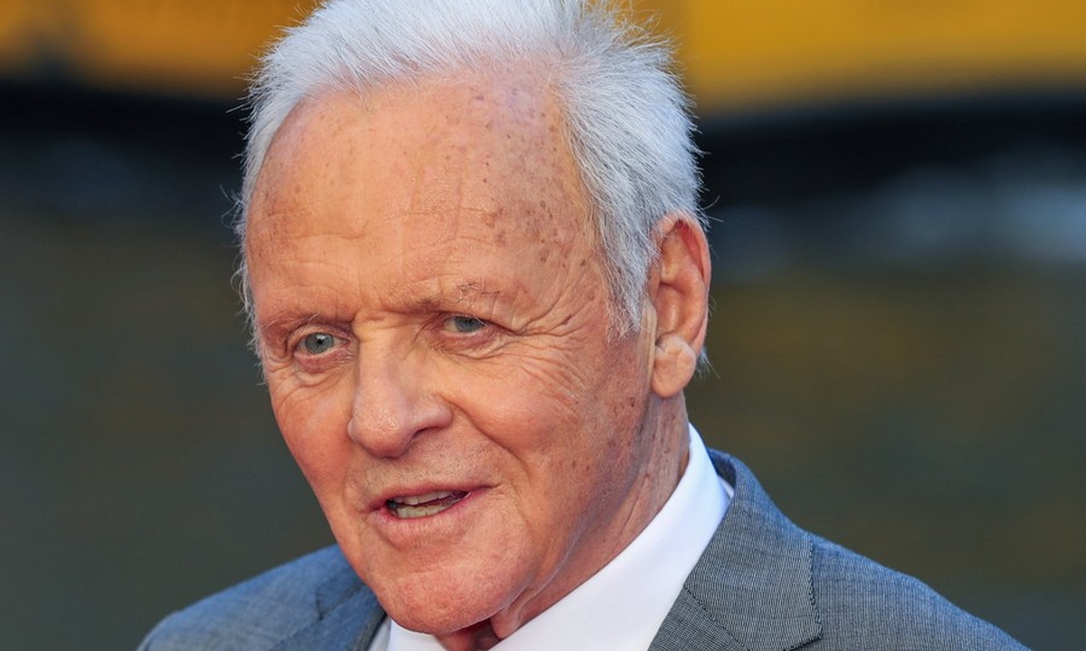 epa06403756 (FILE) - British actor and cast member Sir Anthony Hopkins arrives for the premiere of Transformers - The Last Knight at the Civic Opera House in Chicago, Illinois, USA, 20 June 2017 (reissued 22 December 2017). Anthony Hopkins will turn 80 on 31 December 2017.  EPA