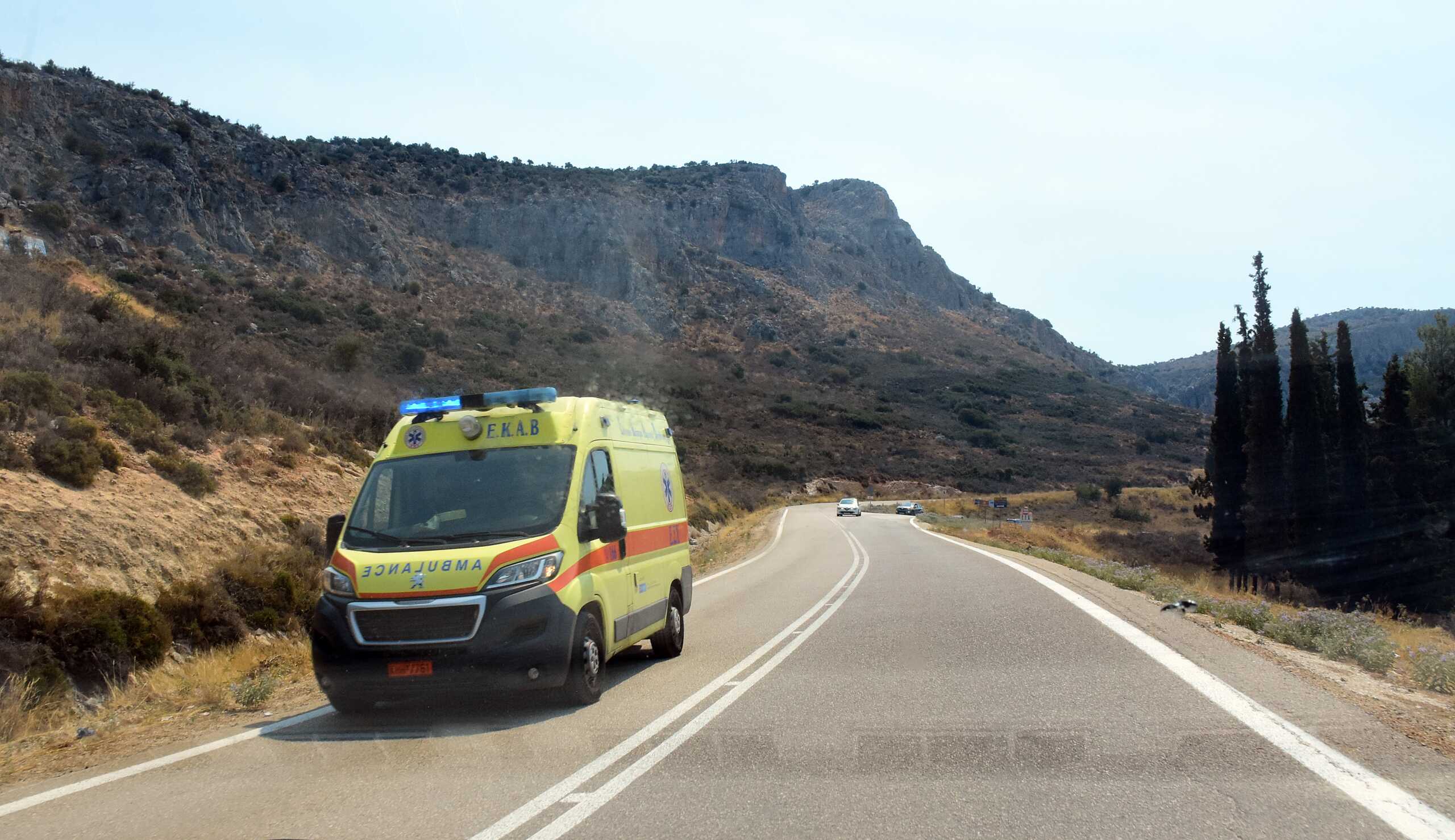 Ρέθυμνο: Χωρίς τις αισθήσεις του απεγκλωβίστηκε χειριστής χωματουργικού μηχανήματος