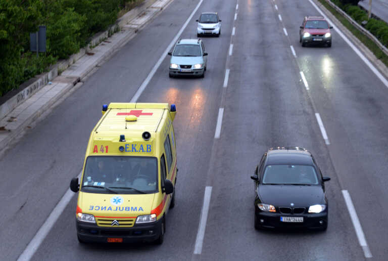 Πανικός σε λεωφορείο επί της εθνικής οδού Αθηνών - Λαμίας μετά τον αναπάντεχο θάνατο γυναίκας