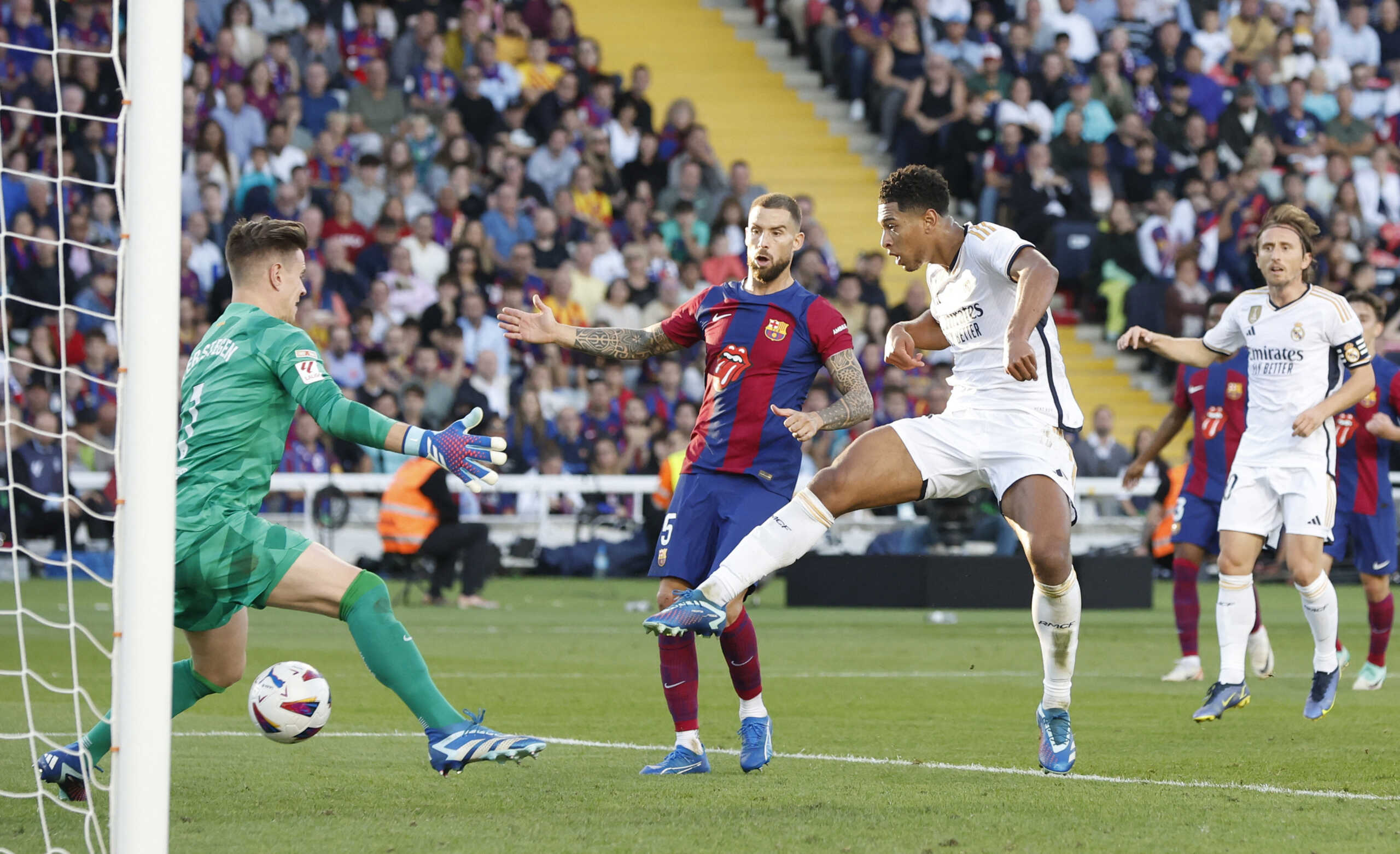 Soccer Football - LaLiga - FC Barcelona v Real Madrid - Estadi Olimpic Lluis Companys, Barcelona, Spain - October 28, 2023 Real Madrid's Jude Bellingham scores their second goal REUTERS