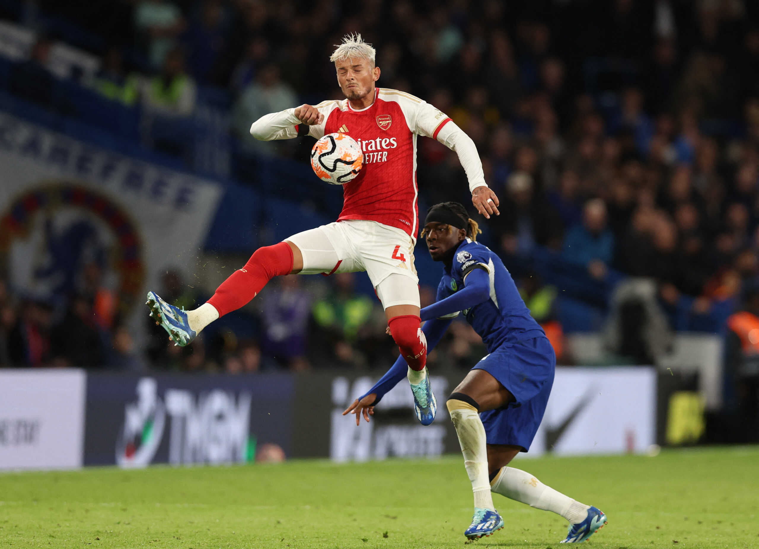 Soccer Football - Premier League - Chelsea v Arsenal - Stamford Bridge, London, Britain - October 21, 2023 Arsenal's Ben White in action with Chelsea's Noni Madueke REUTERS