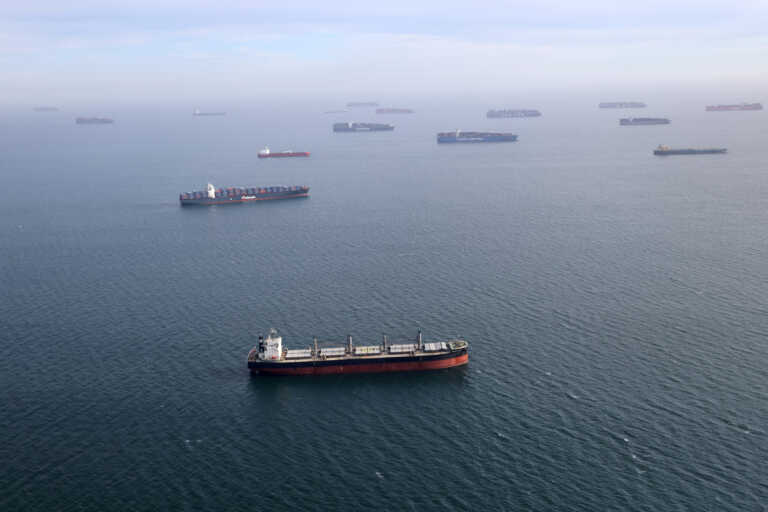 Σφοδρή σύγκρουση δύο φορτηγών πλοίων στη Βόρεια Θάλασσα - Τουλάχιστον 6 αγνοούμενοι, αναφορές ότι το ένα πλοίο έχει βυθιστεί