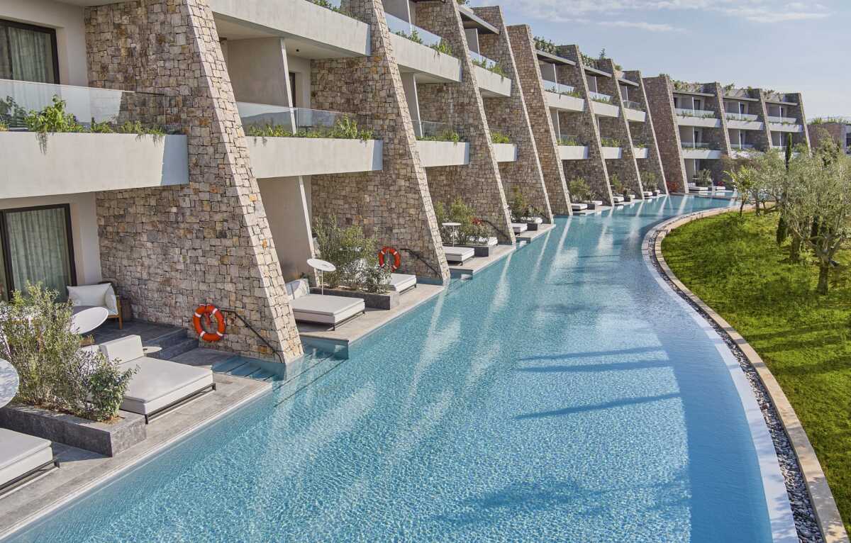 W Costa Navarino: Στα 50 κορυφαία resorts του κόσμου – Μπήκε στη λίστα των Condé Nast Traveler Readers’ Choice Awards 2023