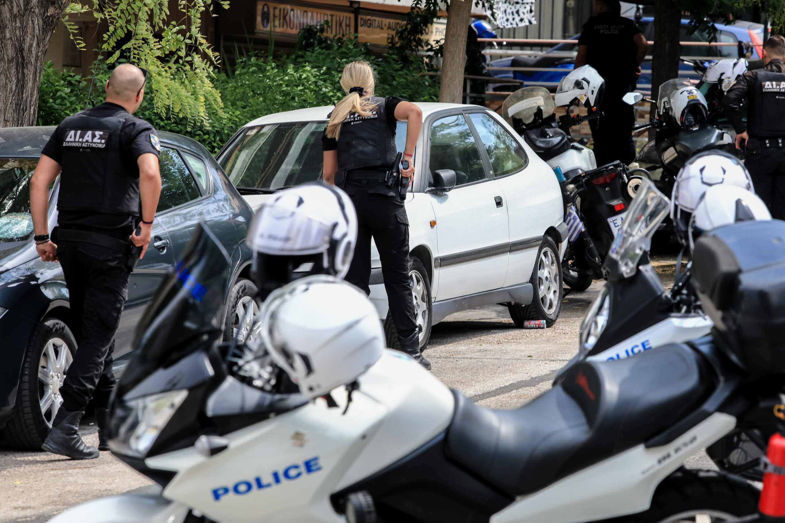 Ανδρας ταμπουρώθηκε στο σπίτι του επι της οδού Σουλιέ στον Νέο Κόσμο. Στο σημείο βρίσκονται αστυνομικές δυνάμεις. Δευτέρα 4 Σεπτεμβριου 2023  (ΓΙΑΝΝΗΣ ΠΑΝΑΓΟΠΟΥΛΟΣ