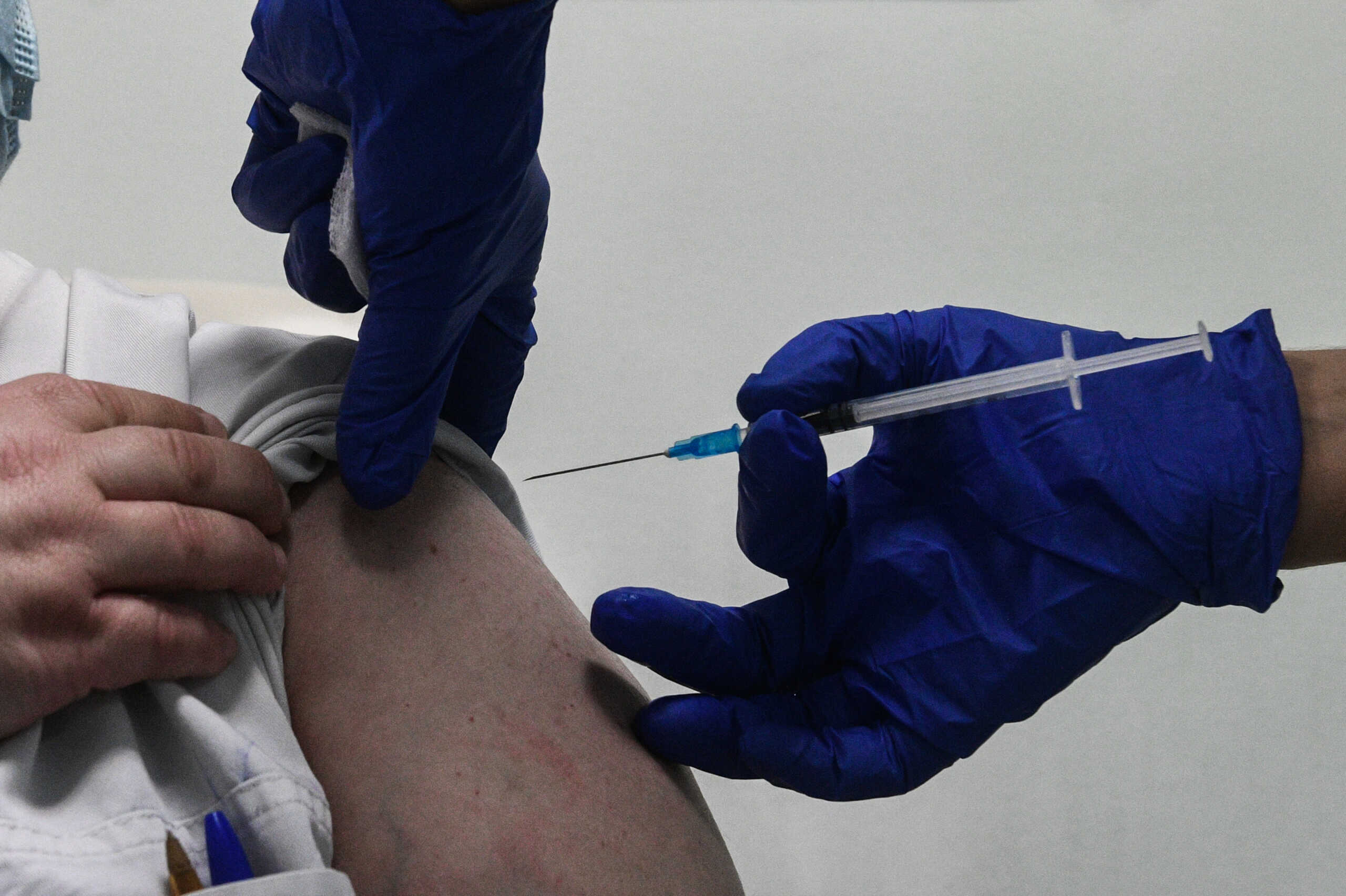 Κορονοϊός: Έκρουσε των κώδωνα ο Εξαδάκτυλος – Αύξηση κρουσμάτων τελευταία και απαραίτητο το εμβόλιο άνω των 60