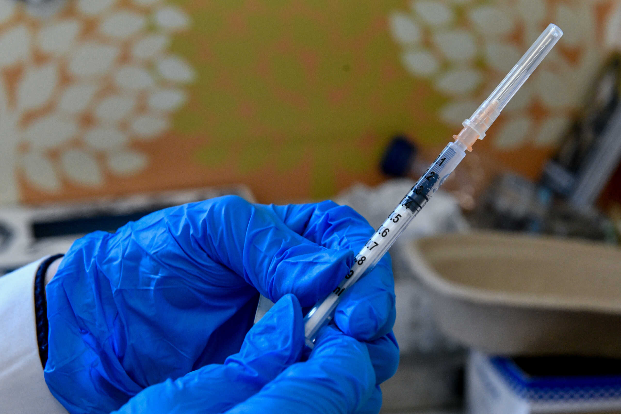 Κορονοϊός: Αυξημένο ενδιαφέρον για το νέο εμβόλιο – Σχεδόν 5.000 νέοι εμβολιασμοί και 20.000 ραντεβού