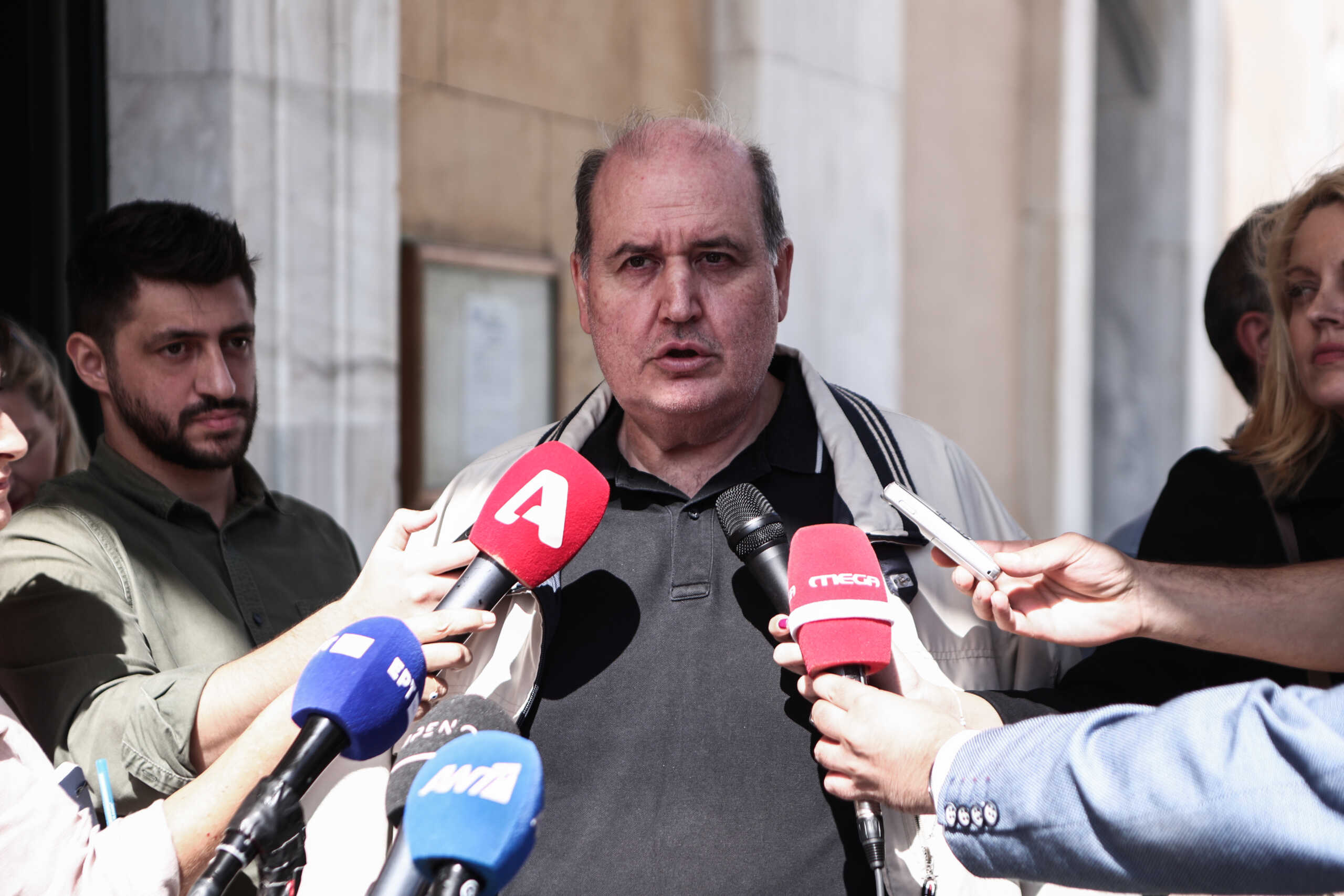 Συνάντηση του Προέδρου του ΣΥΡΙΖΑ - Προοδευτική Συμμαχία με τον βουλευτή του κόμματος Νίκο Φίλη, Τρίτη 3 Οκτωβρίου 2023. Ο Νίκος Φίλης του έχει ασκήσει δριμεία κριτική από την πρώτη μέρα ανάληψης των καθηκόντων του στην ηγεσία του κόμματος. 
(ΣΩΤΗΡΗΣ ΔΗΜΗΤΡΟΠΟΥΛΟΣ